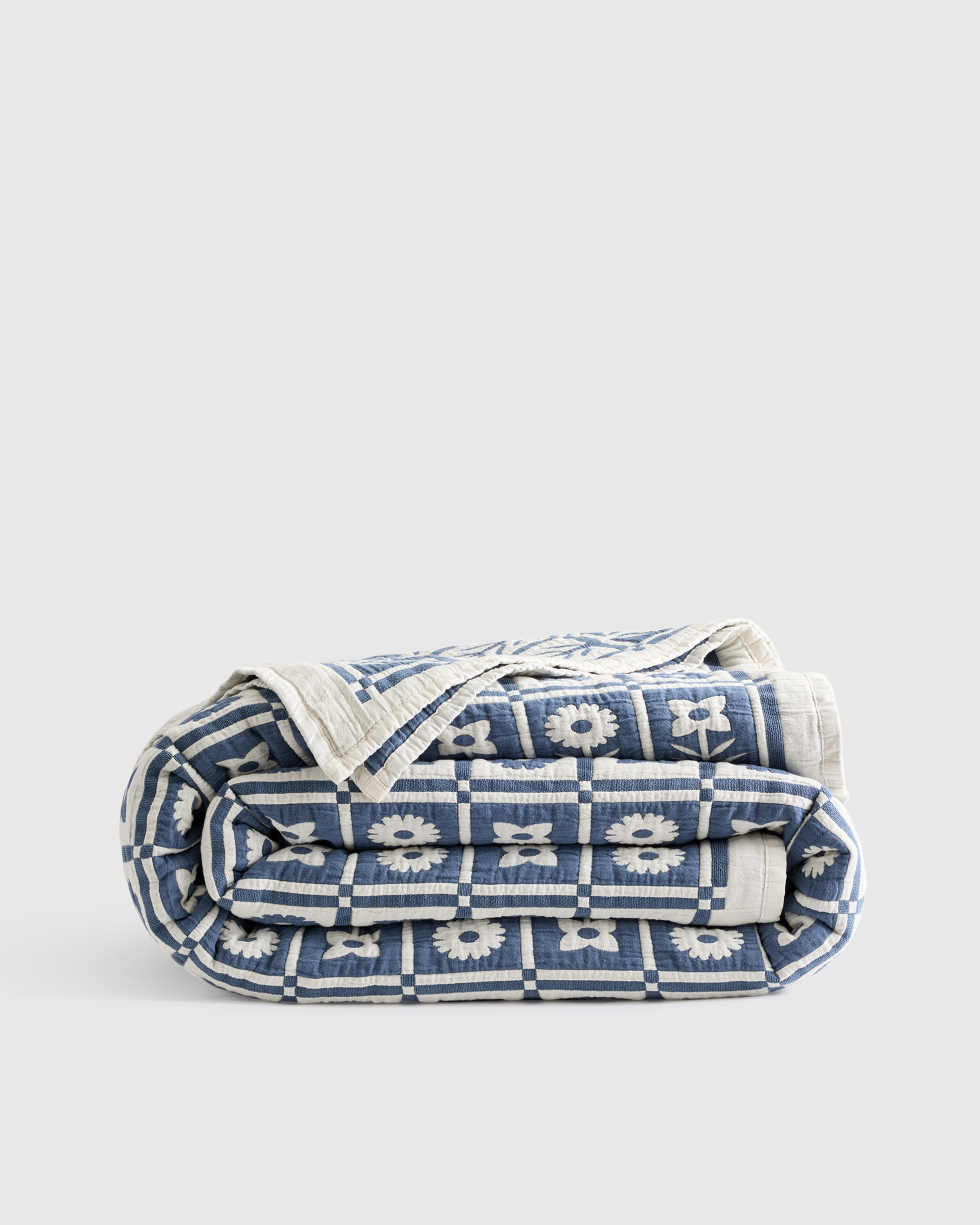 Organic Cotton Jacquard Floral Coverlet